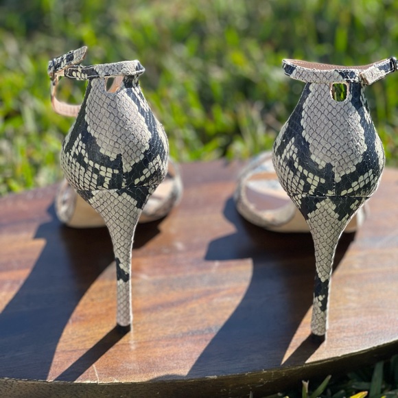 Stuart Weitzman snake embossed crisscross leather Ankle strap sandals size 9 new - Picture 7 of 8